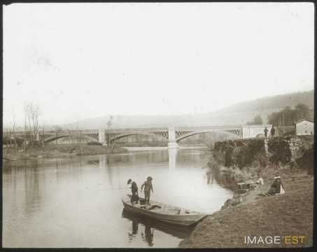 Moselle et pont du chemin de fer (Pompey)